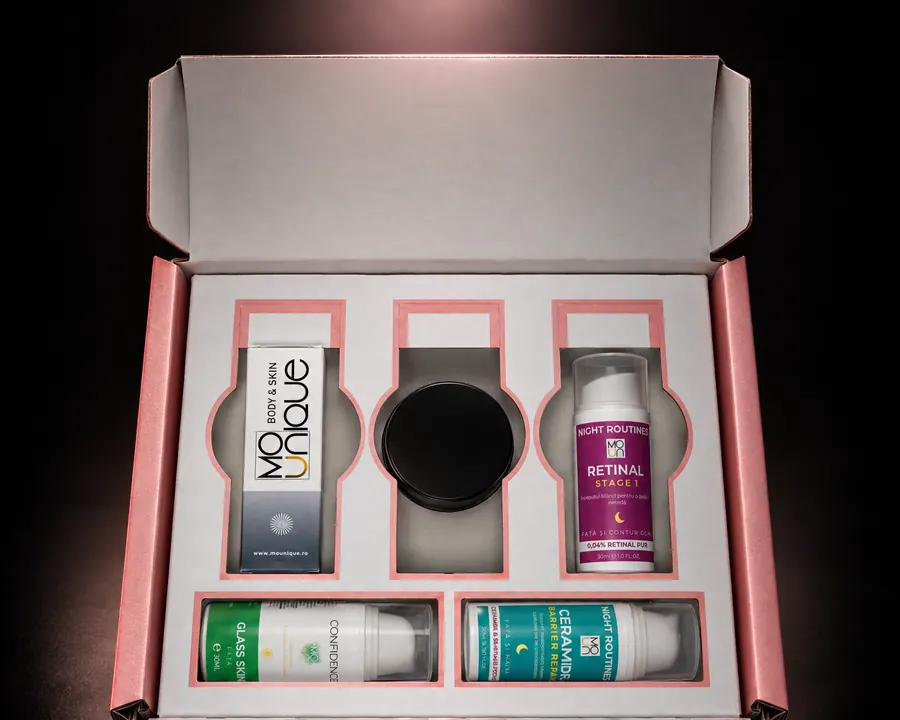 Mounique Box Тъмни кръгове — отворената кутия с 5-те продукта