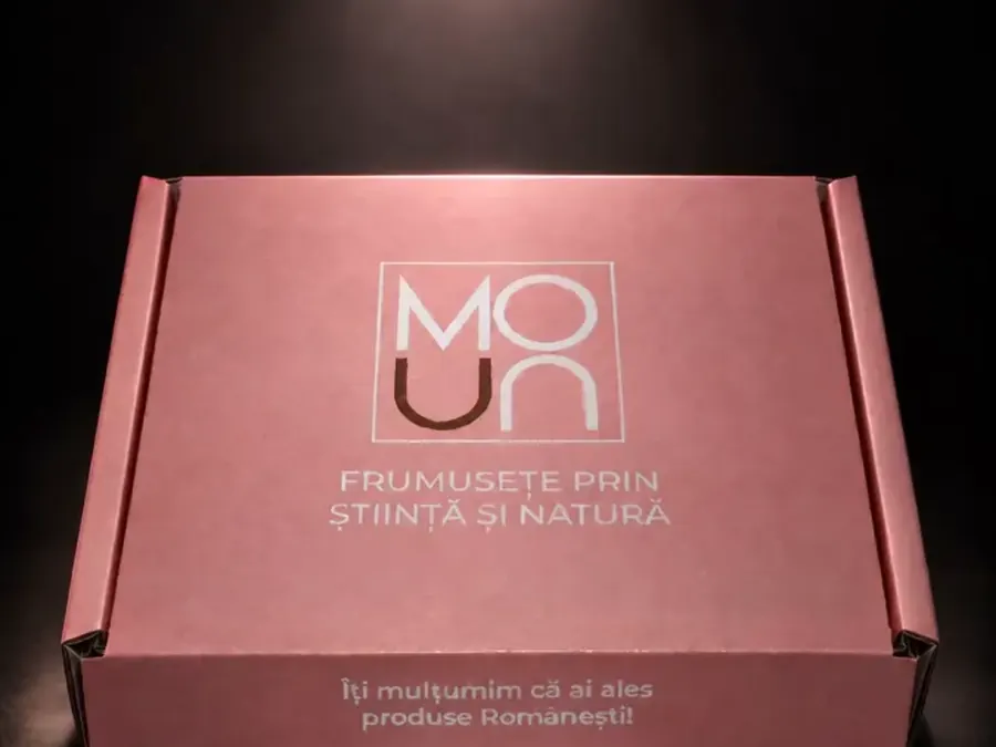 Кутията Mounique Beauty Box, затворена